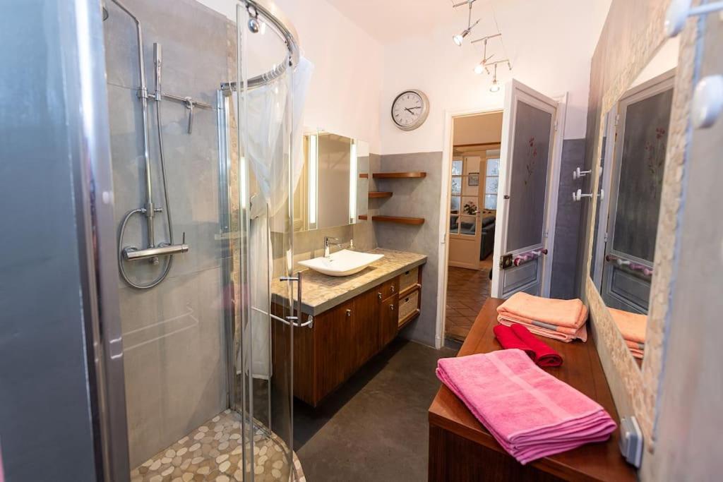 Anna-Maria : Grand Appartement 10 Personnes+Parking Prive -Actif+ Location- Marseille Kültér fotó