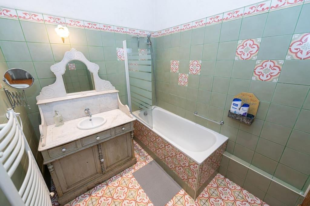 Anna-Maria : Grand Appartement 10 Personnes+Parking Prive -Actif+ Location- Marseille Kültér fotó